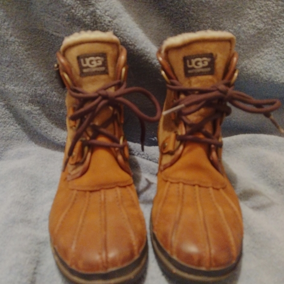 Ugg Boots - Picture 2 of 8